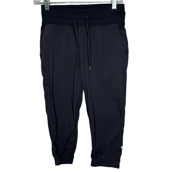 Lululemon Black Dance Studio Cropped Joggers. Size 4. - Picture 2 of 10